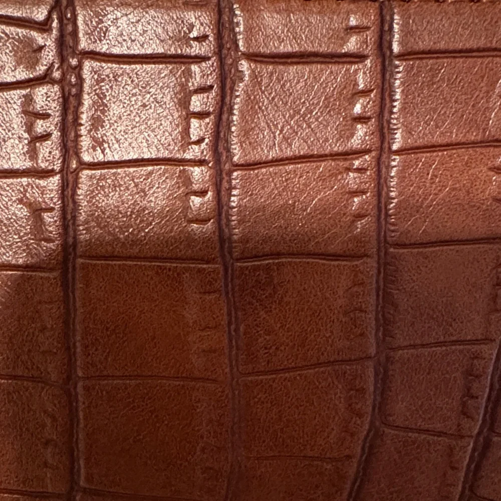 London Fog Brown Crocodile Embossed Wallet
